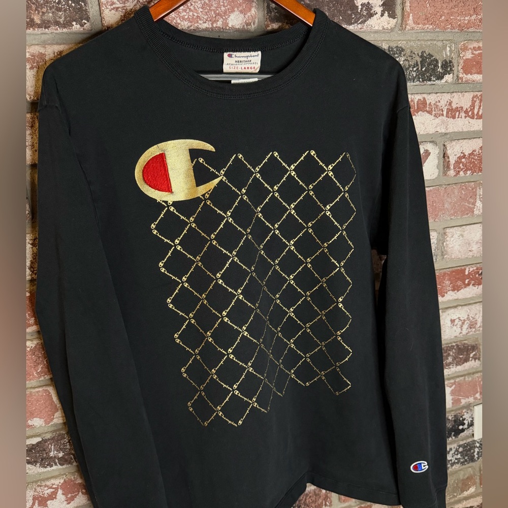 Champion Large Black Long Sleeve Tee with Gold Chainlink Graphic 0302